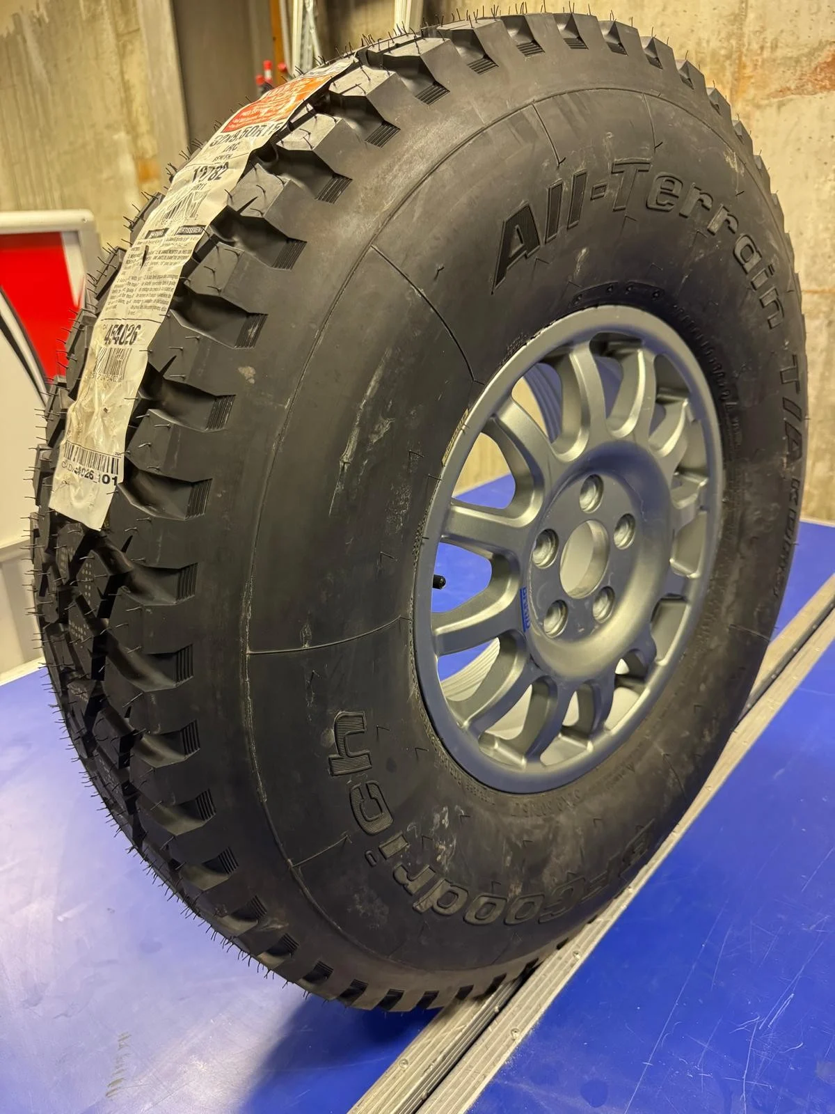 11 Rally-Raid Reifen-Felgen-Sätze – BFGoodrich KDR3 + B