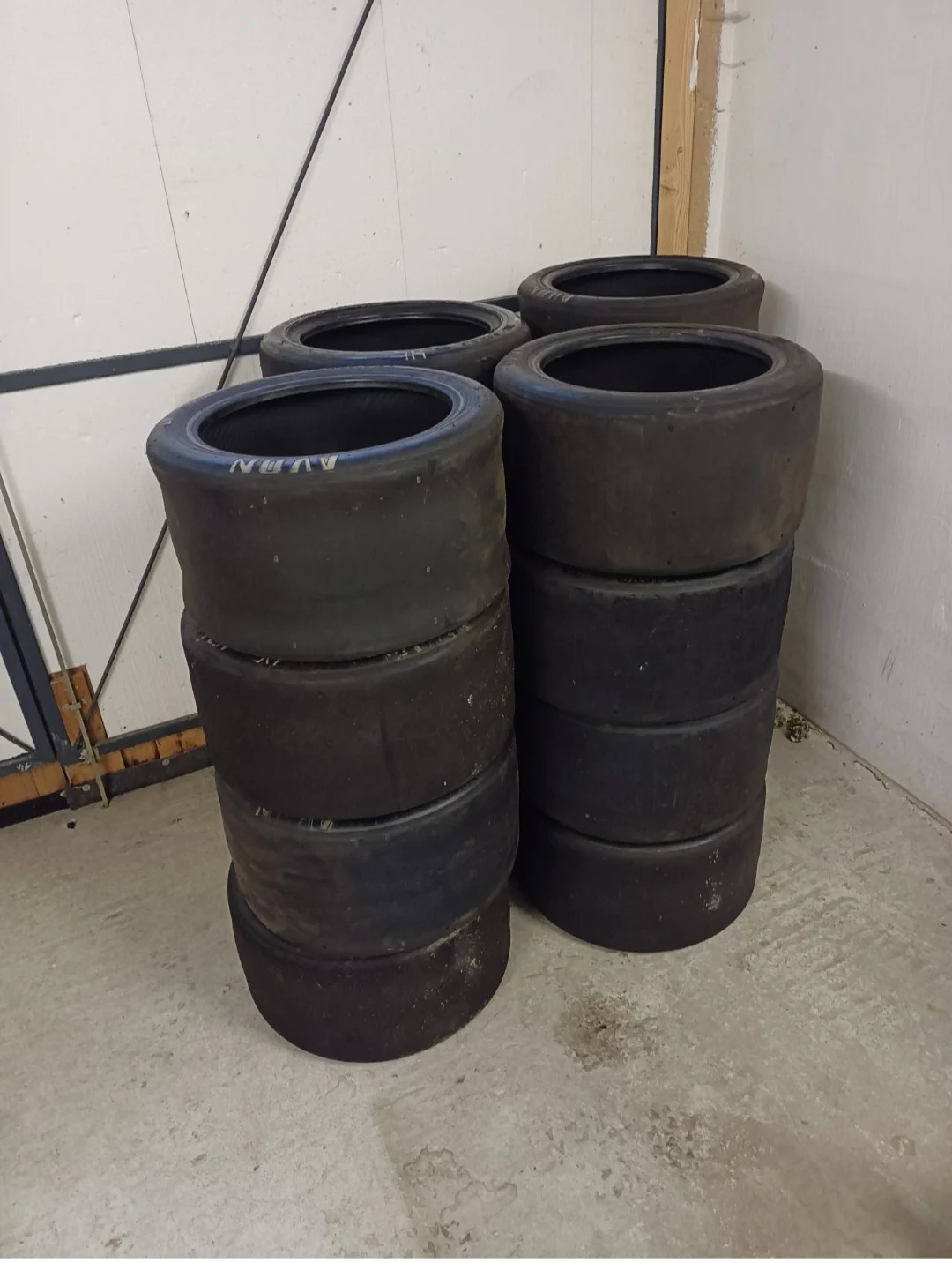 Avon Slicks 10.0/21.5-15